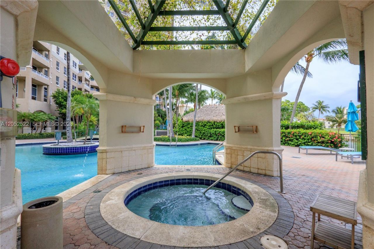 19501 W Country Club Dr, Unit 1615, Aventura, FL 33180 Photo