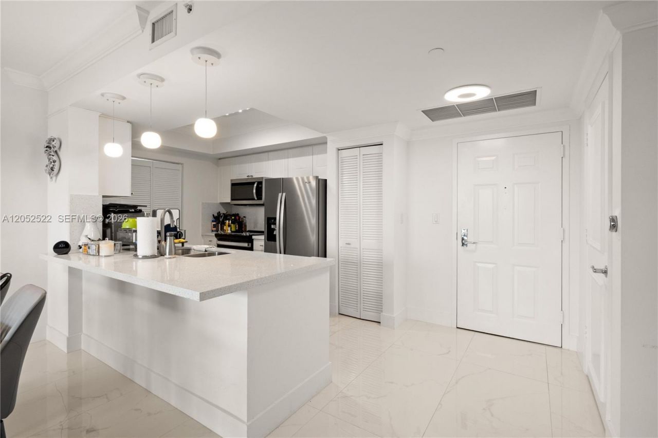 19501 W Country Club Dr, Unit 1615, Aventura, FL 33180 Photo