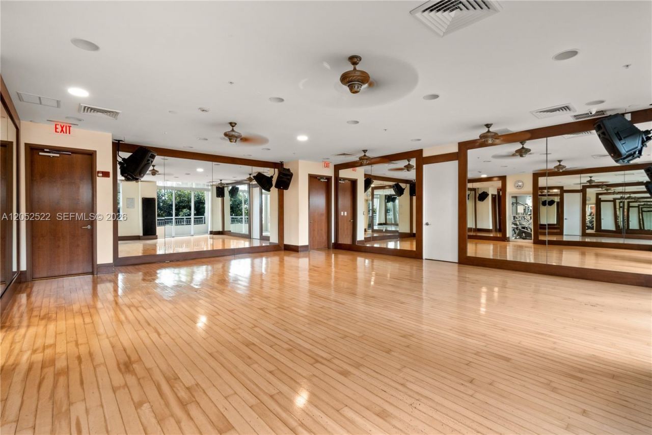 19501 W Country Club Dr, Unit 1615, Aventura, FL 33180 Photo