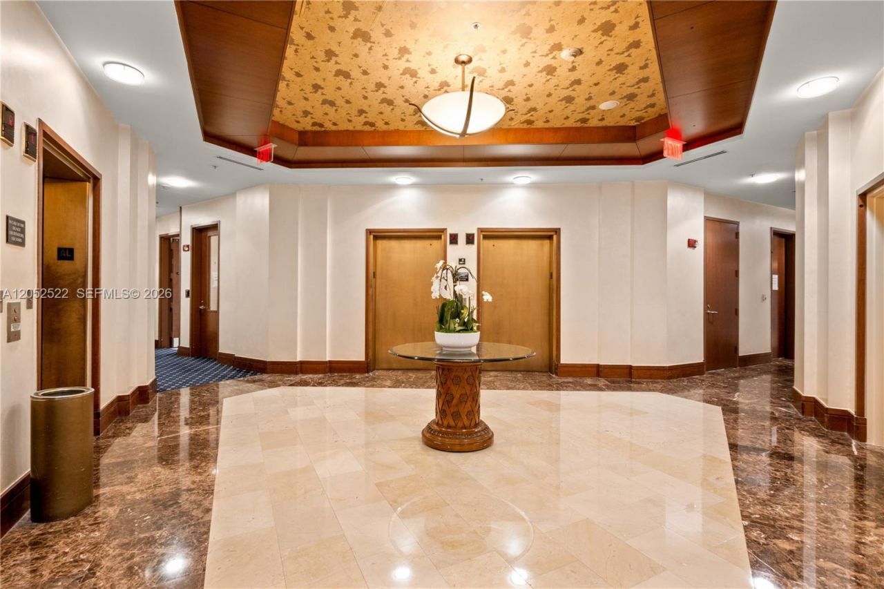 19501 W Country Club Dr, Unit 1615, Aventura, FL 33180 Photo