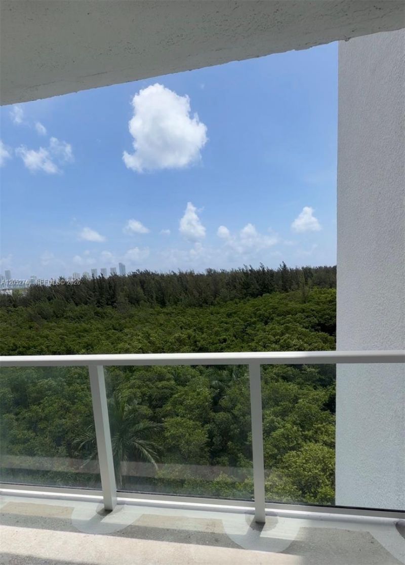 14951 Royal Oaks Ln, Unit 808, North Miami, FL 33181 Photo
