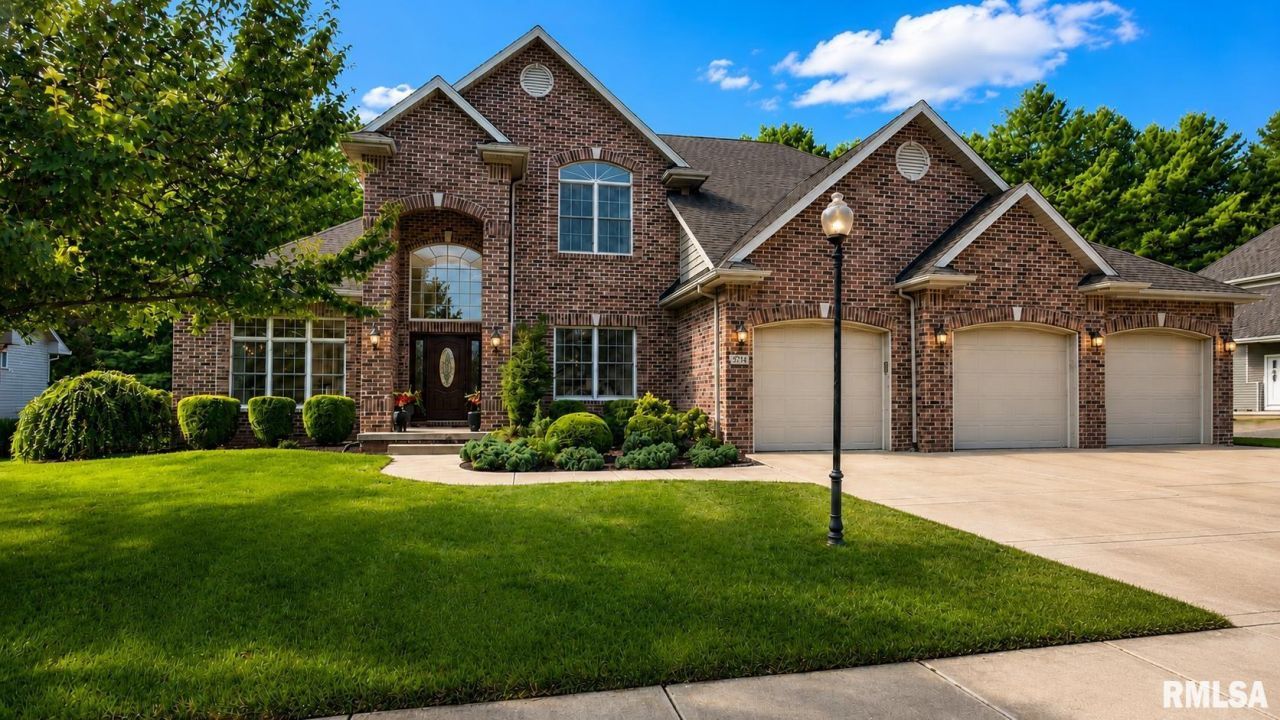 5720 W Forestwood Drive, Peoria, IL 61615 Main Photo