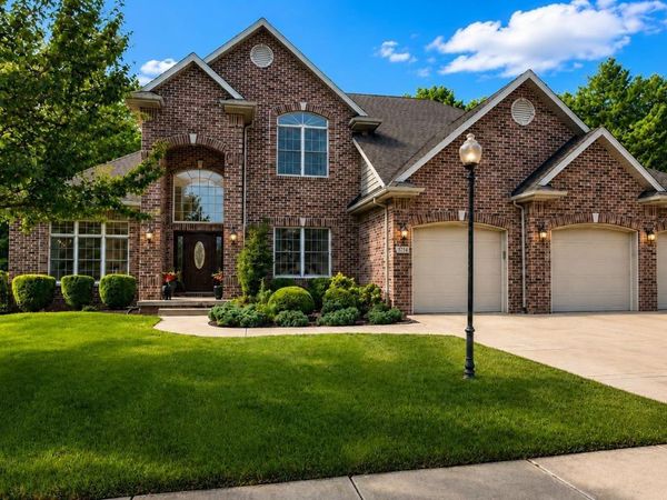 5720 W FORESTWOOD Drive, Peoria, IL 61615