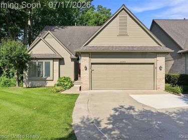 24597 Edgewood Drive, Novi, MI 48374