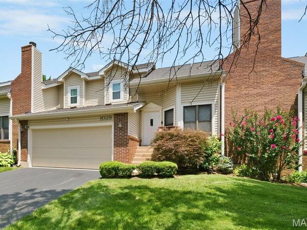 1028 N Spoede Road, Creve Coeur, MO 63146