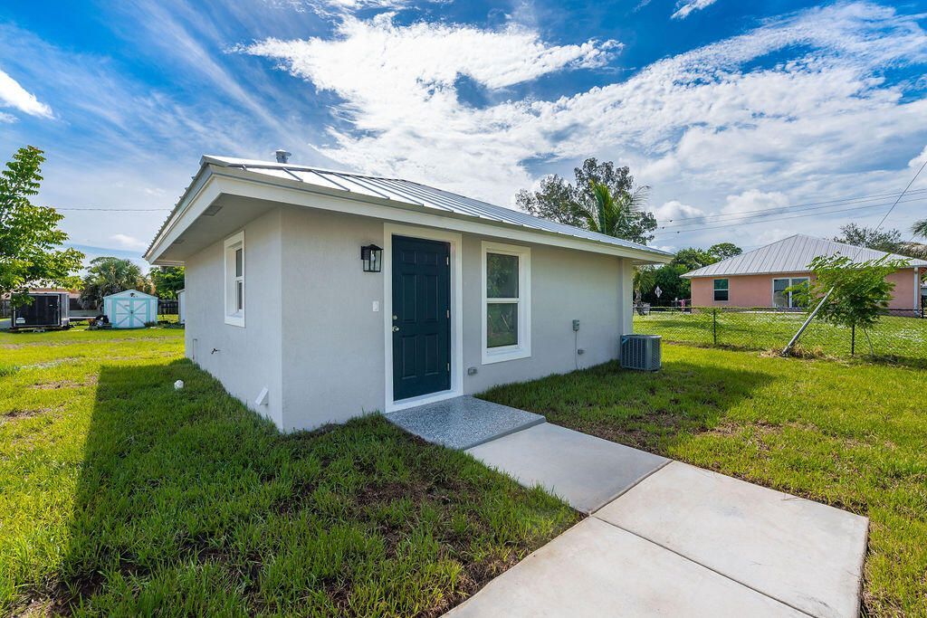 3018 SE Iris Street, Unit 2, Stuart, FL 34997 Photo