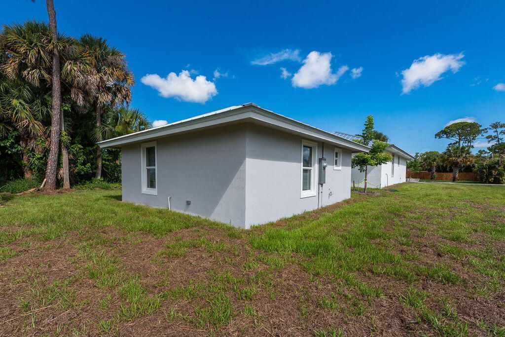 3018 SE Iris Street, Unit 2, Stuart, FL 34997 Photo