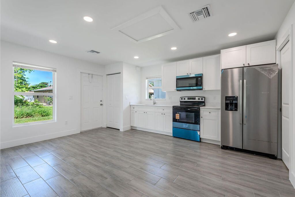 3018 SE Iris Street, Unit 2, Stuart, FL 34997 Photo