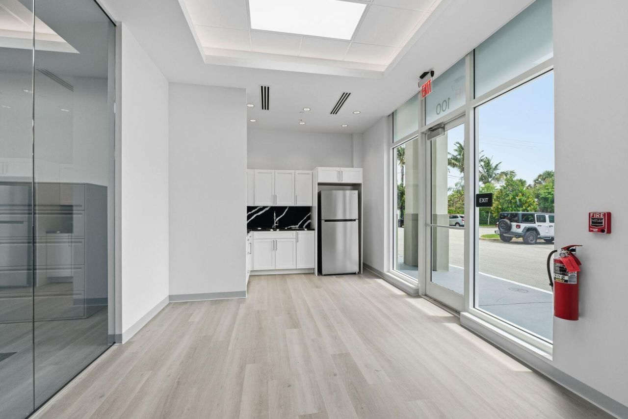 1300 S Dixie Highway, Unit 100, Lantana, FL 33462 Photo