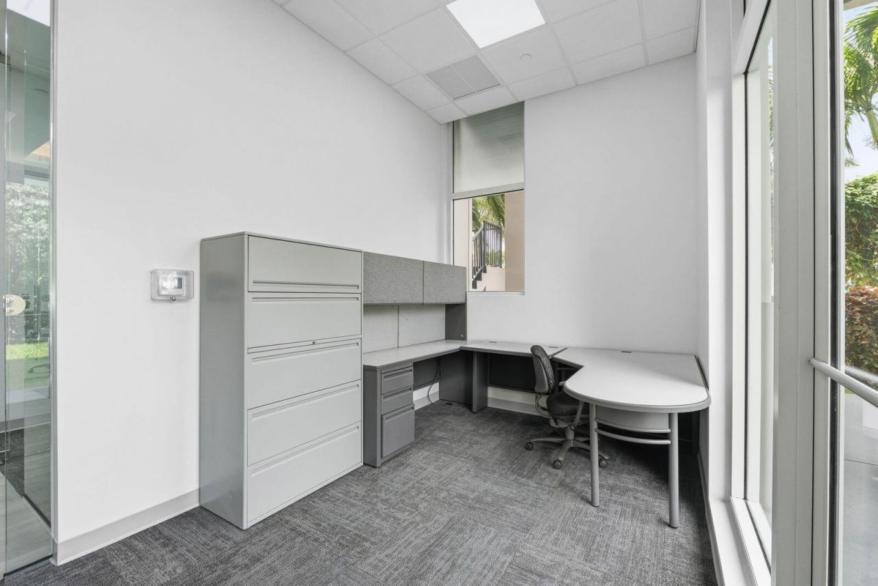 1300 S Dixie Highway, Unit 100, Lantana, FL 33462 Photo