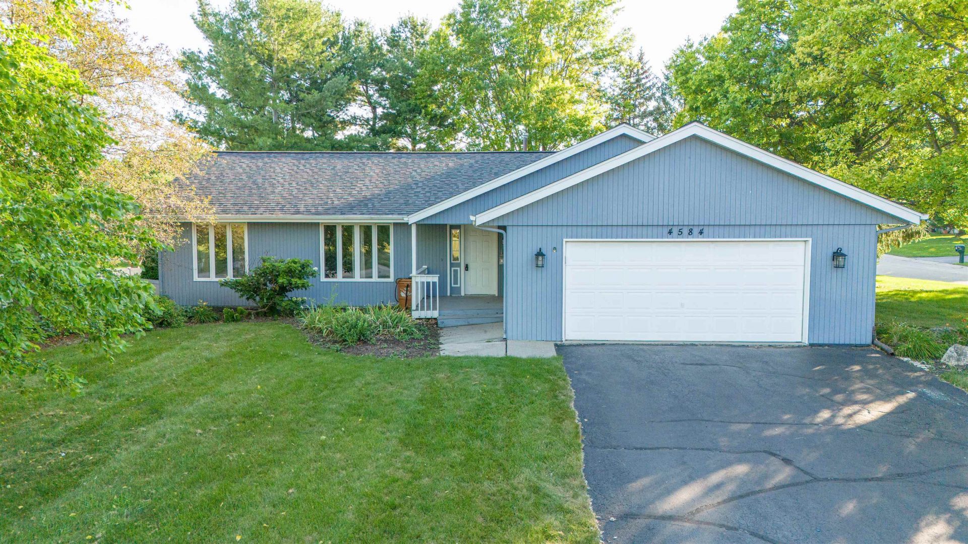 4584 Hampstead Place, LOVES PARK, IL 61111