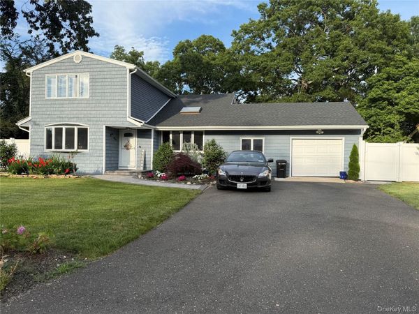 11 Mallard Avenue , Selden, NY 11784
