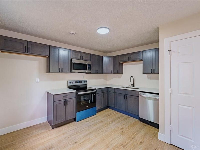 1000 Cosler Drive, Dayton, OH 45403 Photo 11