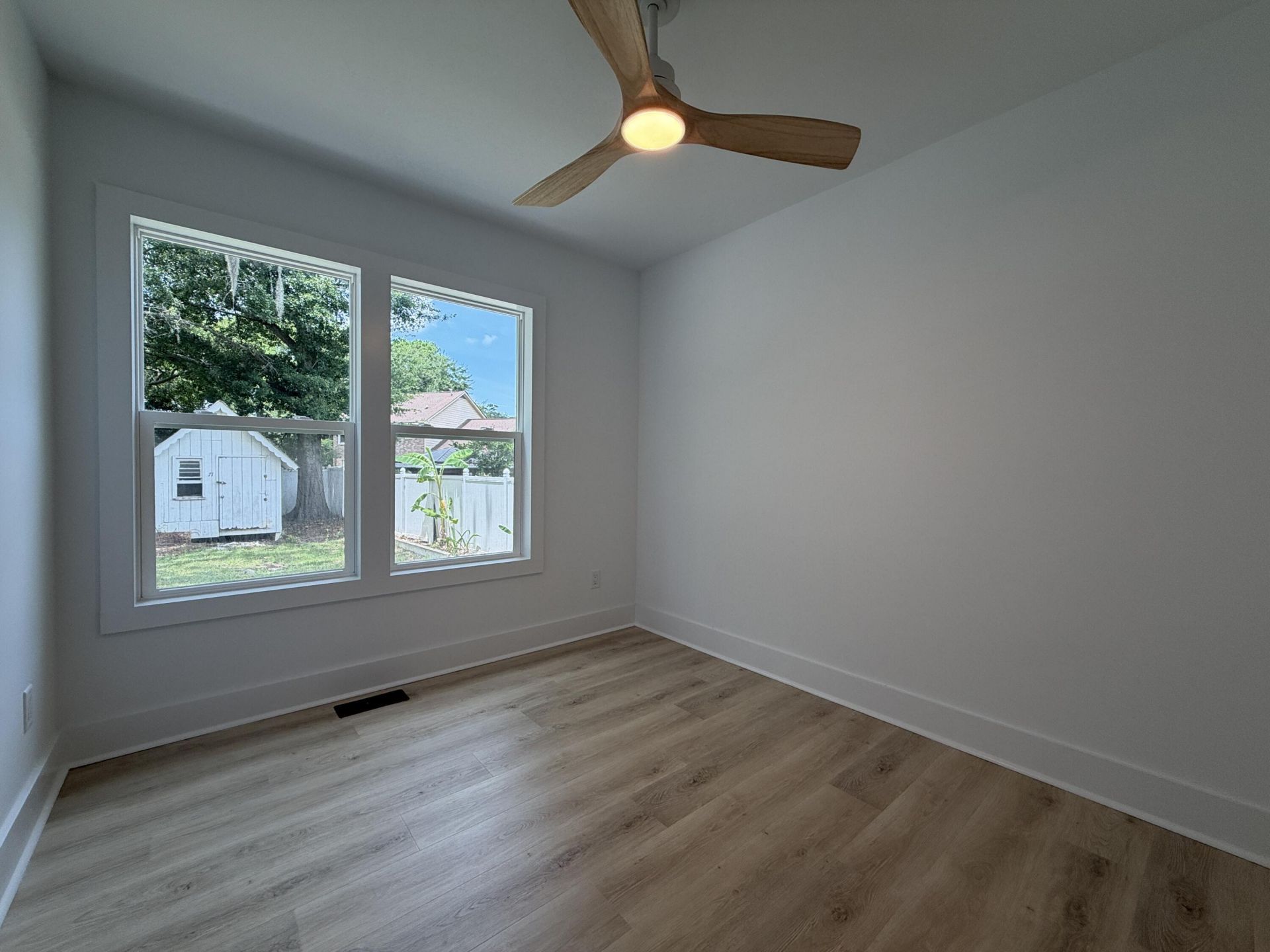 10 Lavington Road Photo 19