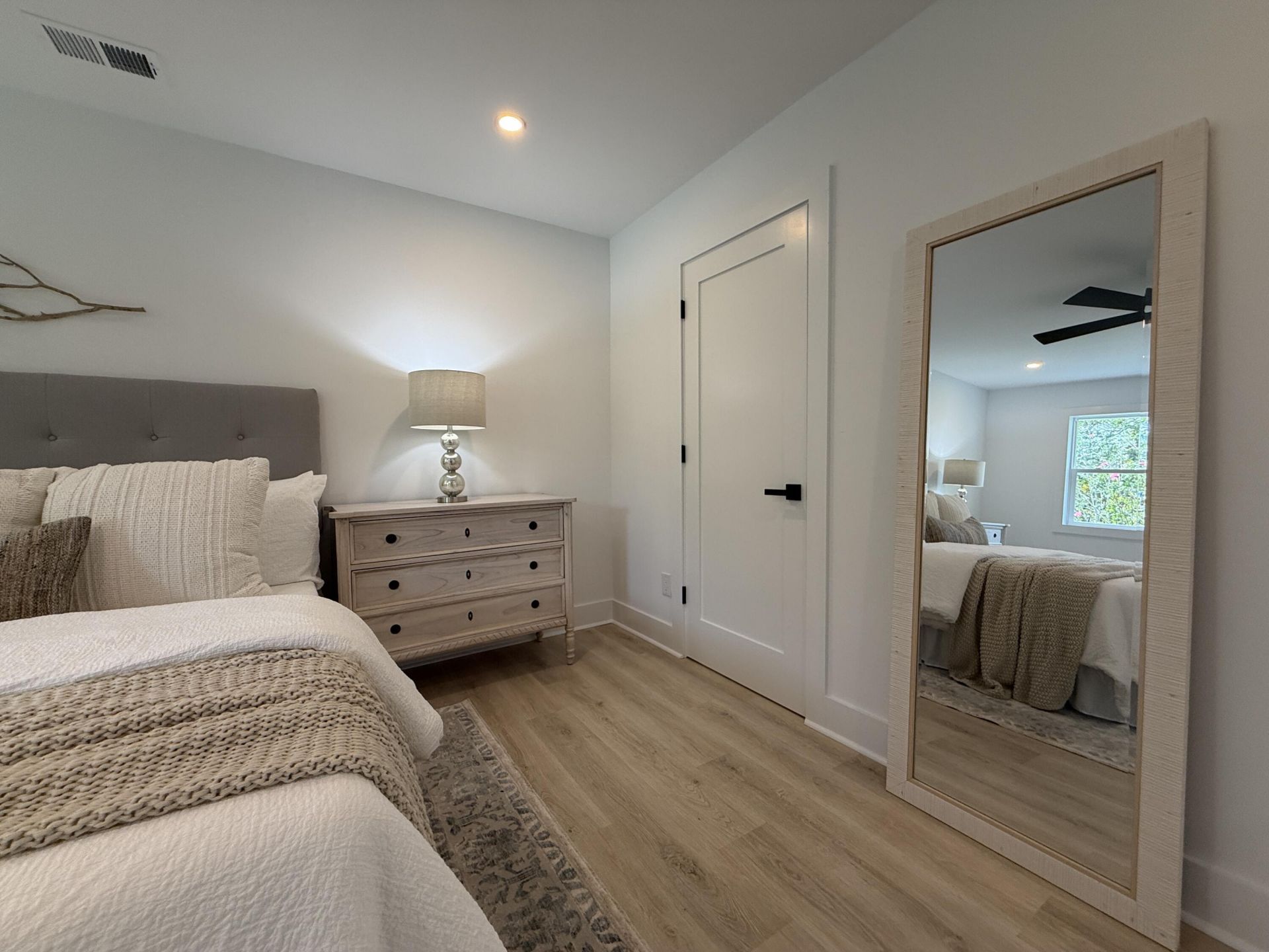 10 Lavington Road Photo 22