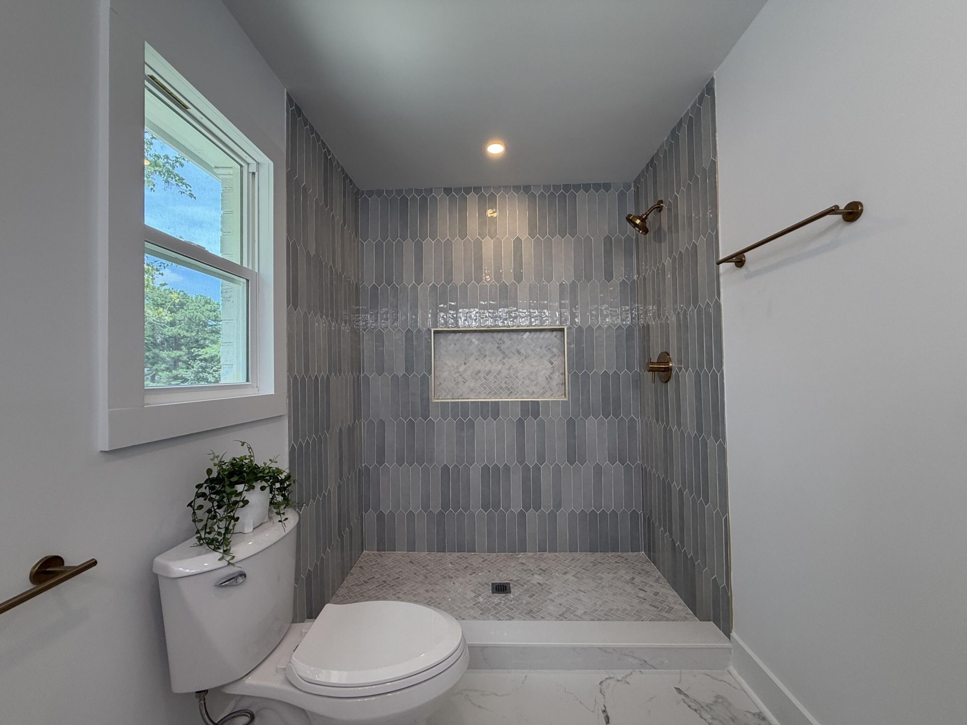 10 Lavington Road Photo 26