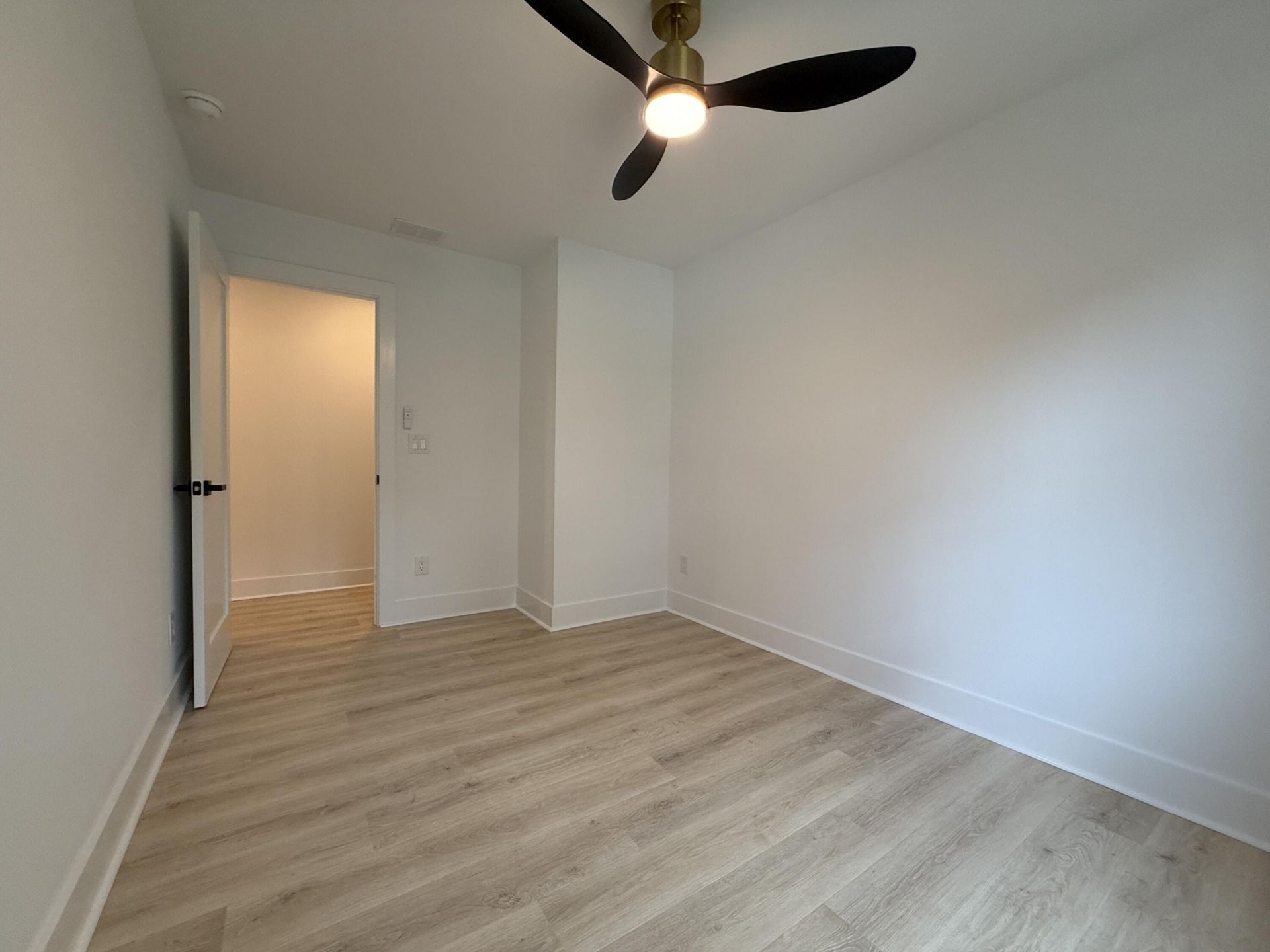 10 Lavington Road Photo 28
