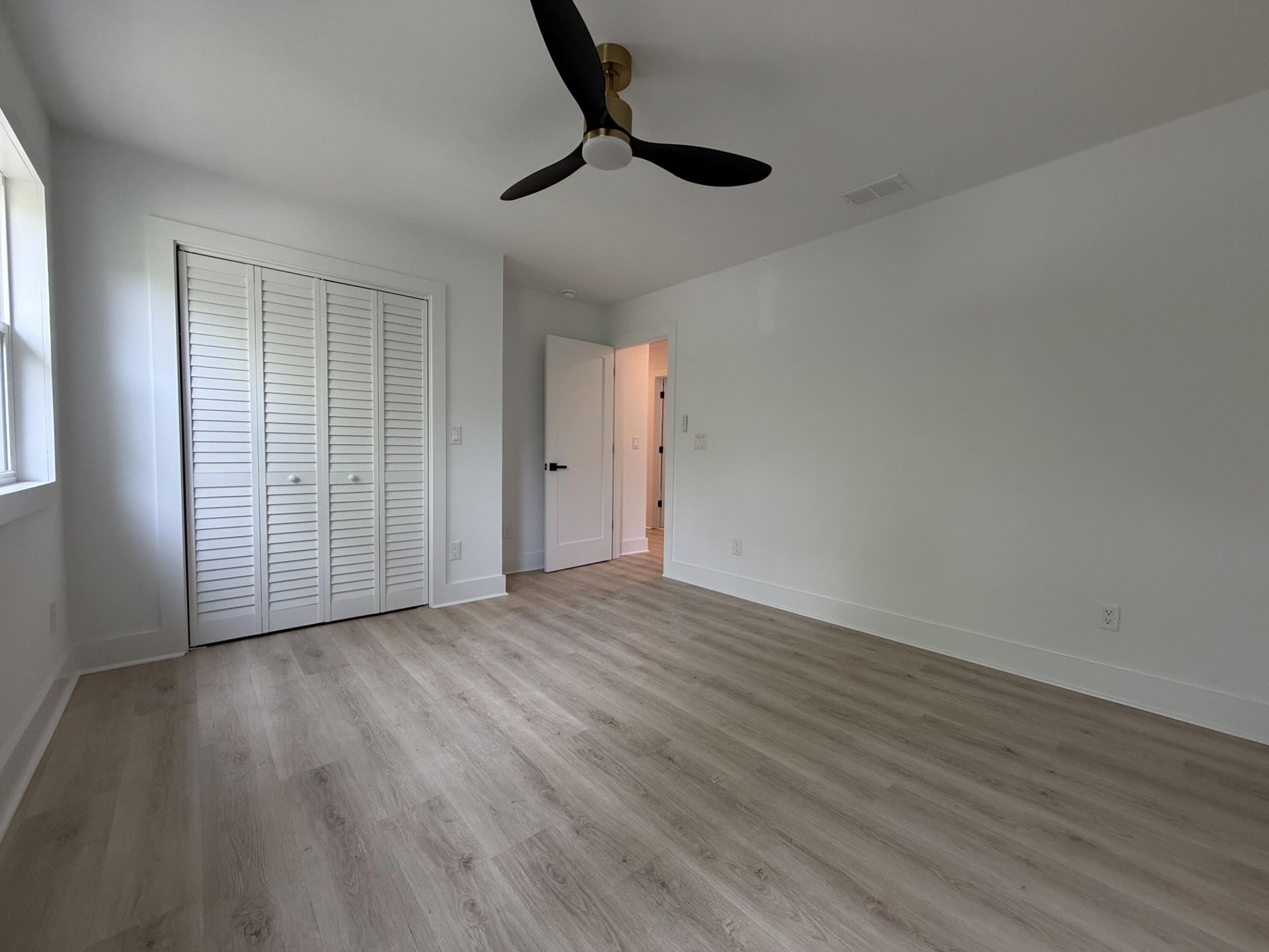 10 Lavington Road Photo 31