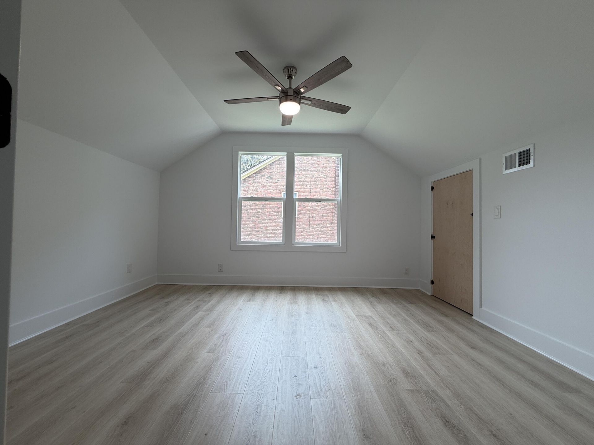 10 Lavington Road Photo 35