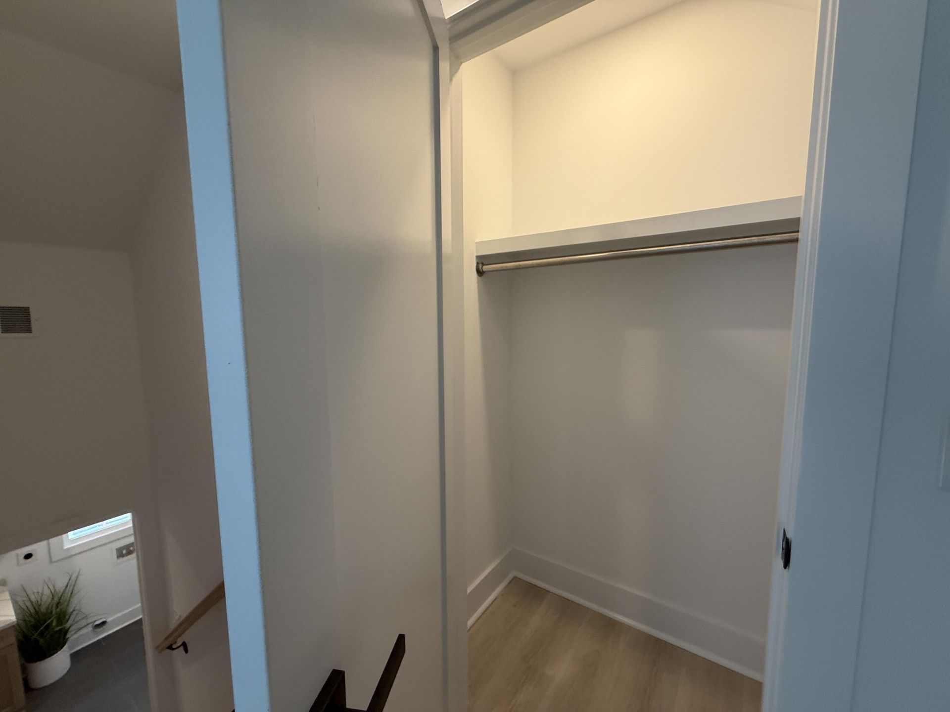 10 Lavington Road Photo 40