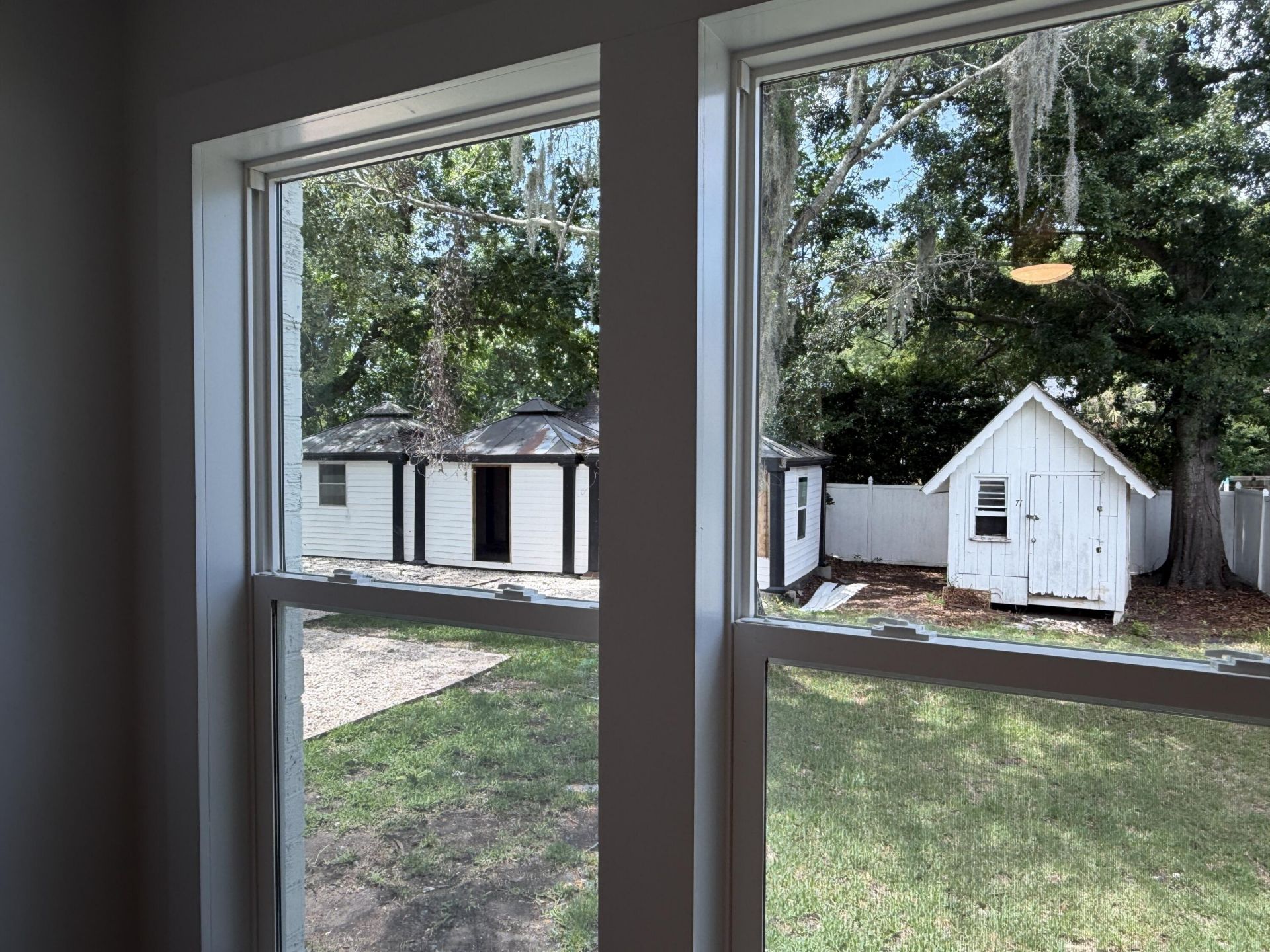 10 Lavington Road Photo 42