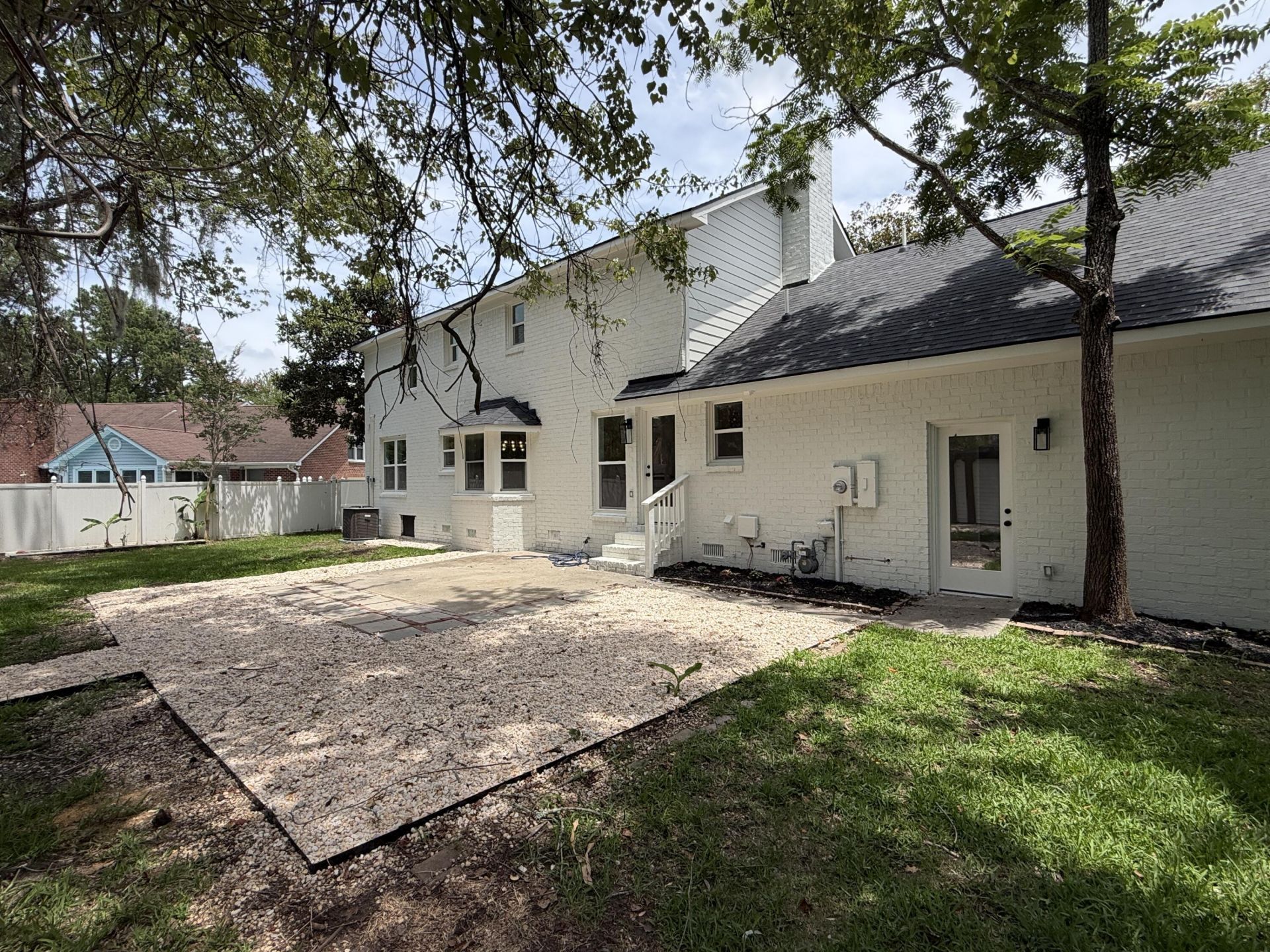 10 Lavington Road Photo 43
