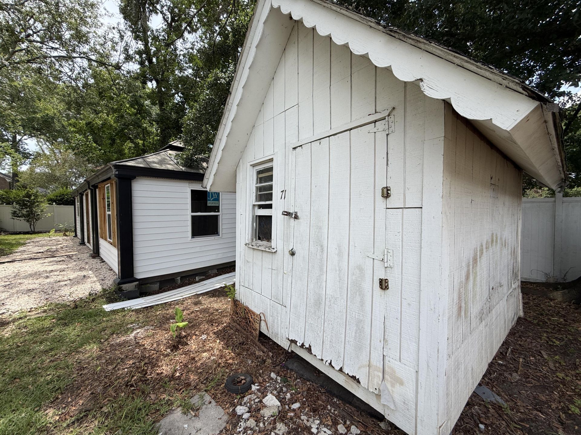 10 Lavington Road Photo 44