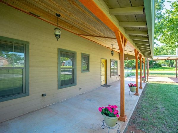 301 NE 5th Street, Blanchard, OK 73010