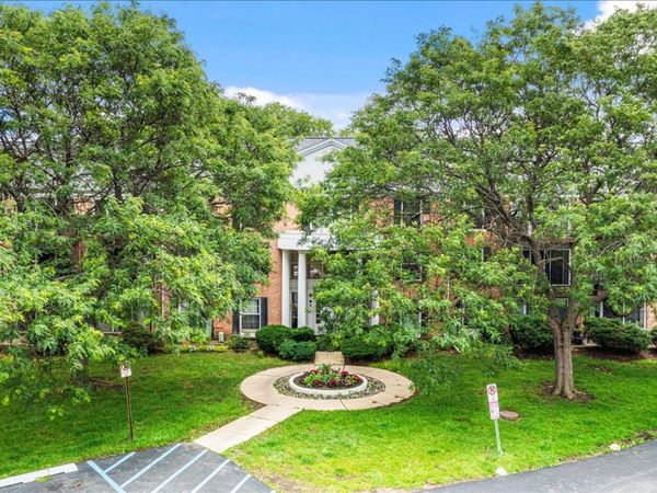 5300 Carriageway Drive , Unit 207, Rolling Meadows, IL 60008