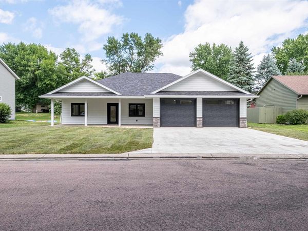 1000 27th Street , Spirit Lake, IA 51360