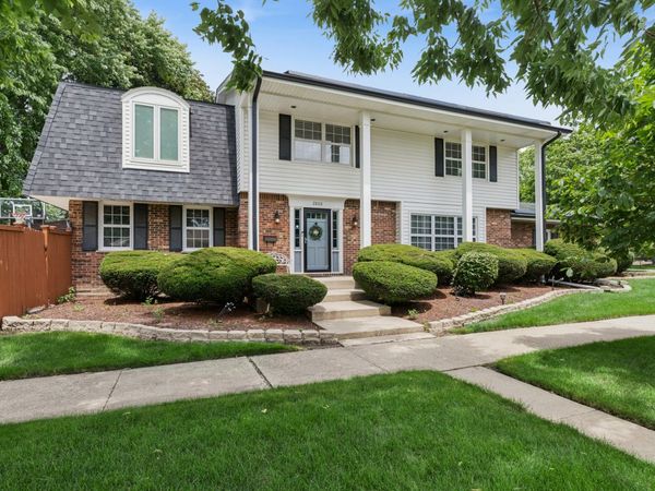 2800 De Cook Avenue , Park Ridge, IL 60068