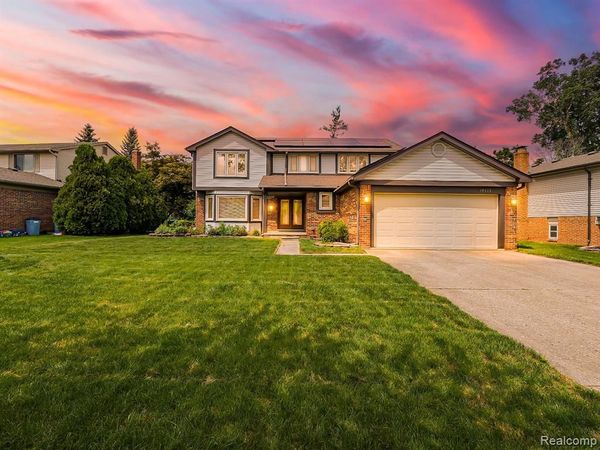 19513 Pollyanna Drive, Livonia, MI 48152