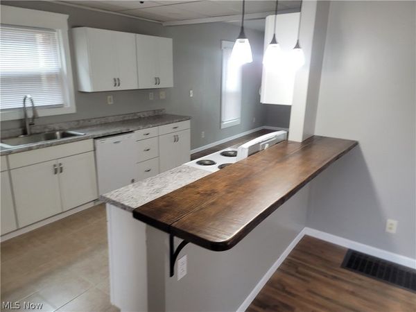 140 7th Street NW, Barberton, OH 44203