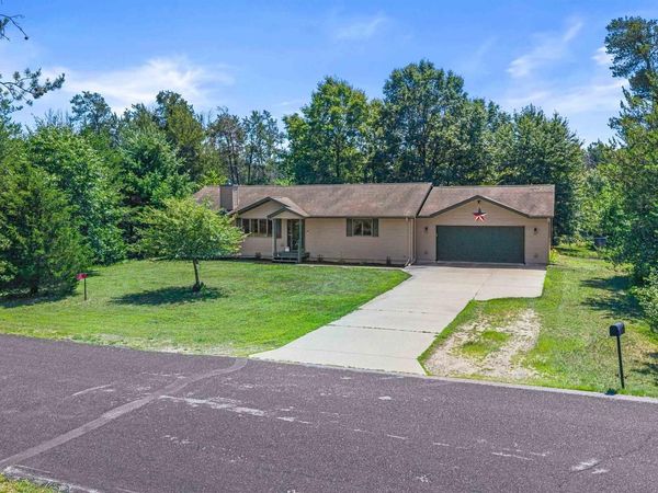 212 W WALDEN WAY, Nekoosa, WI 54457