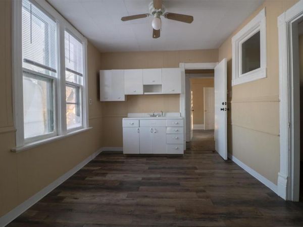 1801 W Meinecke AVENUE, Milwaukee, WI 53206