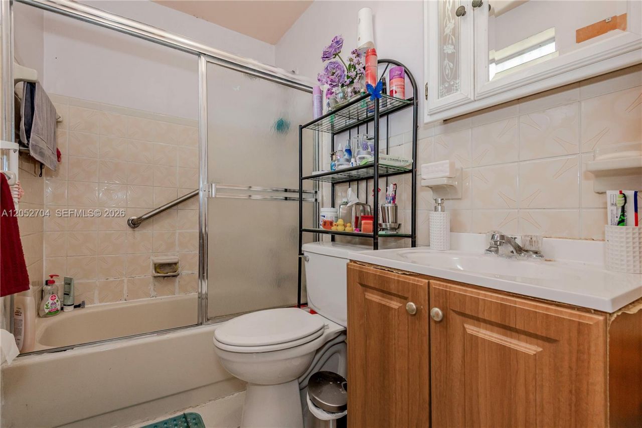 225 E 43rd St , Hialeah, FL 33013 Photo