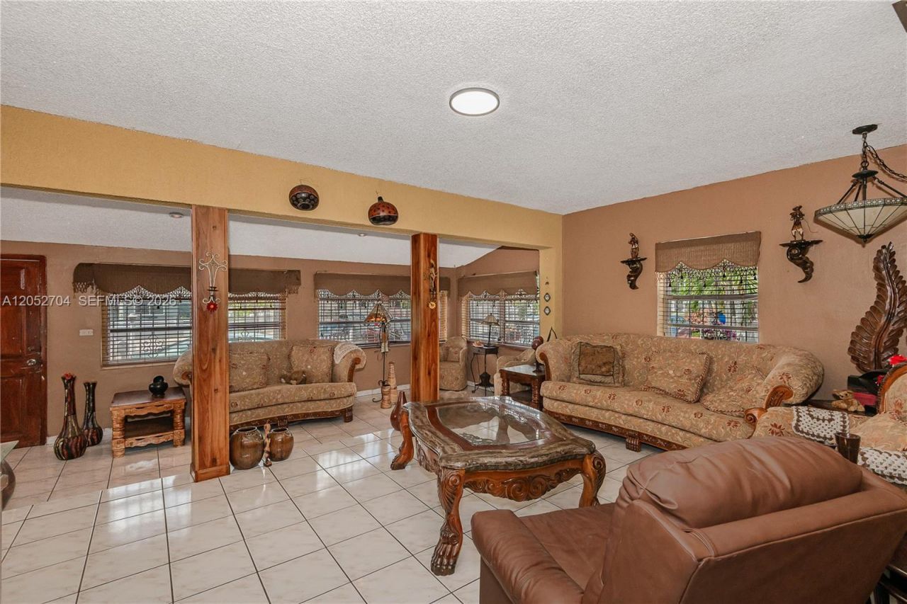 225 E 43rd St , Hialeah, FL 33013 Photo