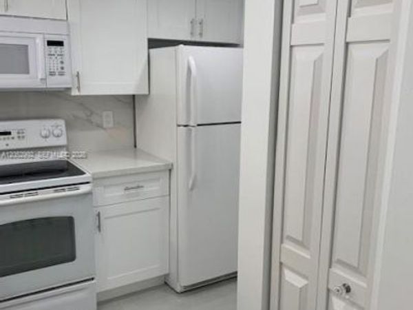 1035 west 77 th st , Unit 304, Hialeah, FL 33014