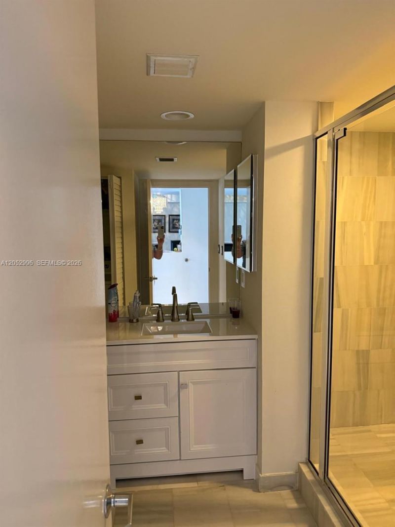 16425 Collins Ave , Unit 2415, Sunny Isles Beach, FL 33160 Photo