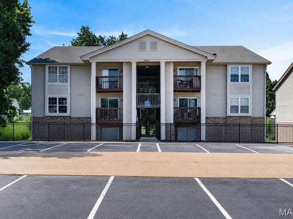2542 Creve Coeur Mill Road, Unit 1, Maryland Heights, MO 63043