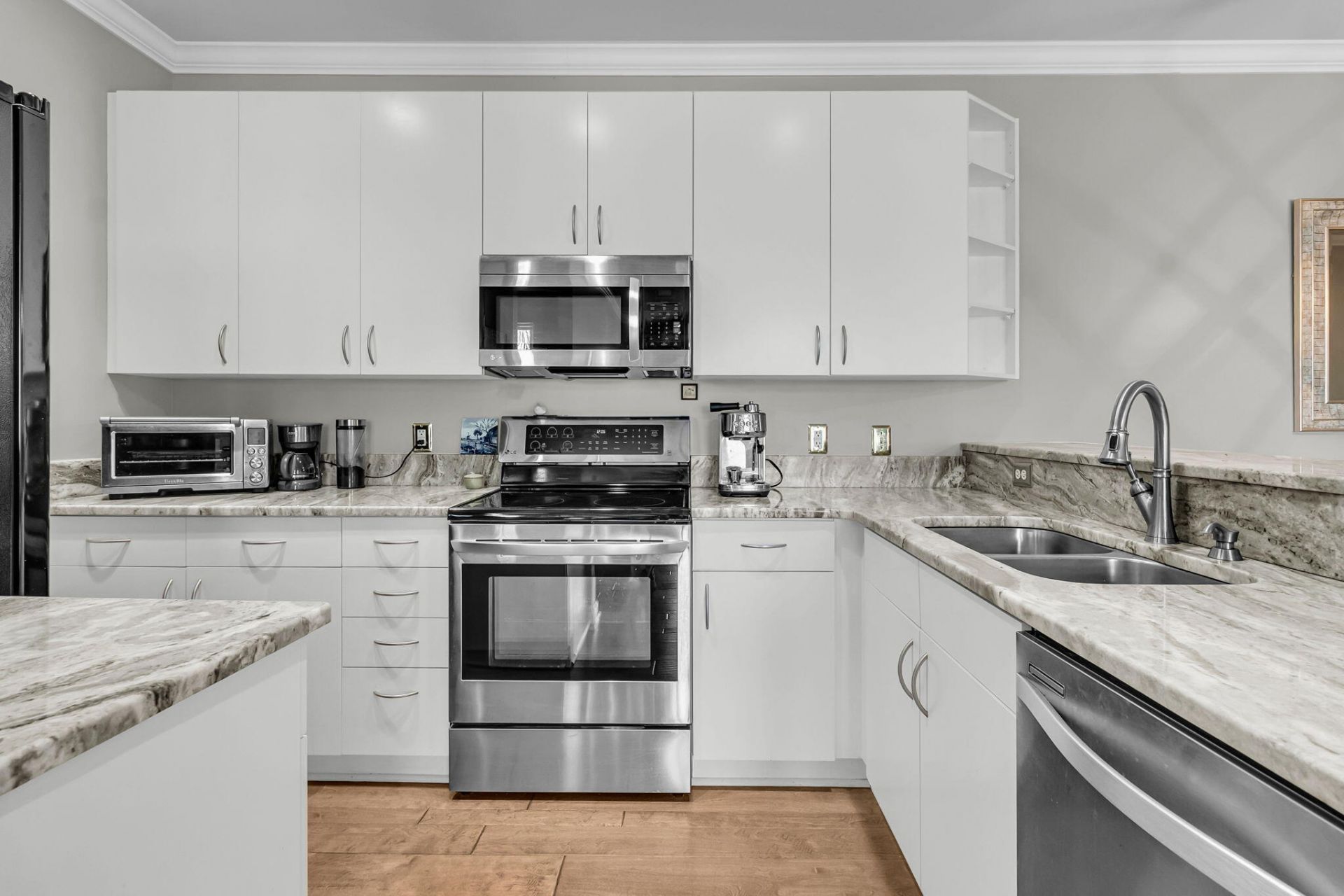 1377 Hopton Circle Photo 4
