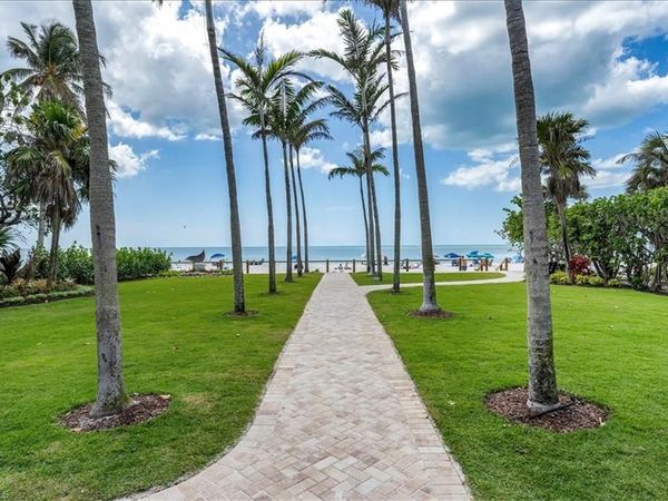 209 8th AVE S, Unit 209B, NAPLES, FL 34102