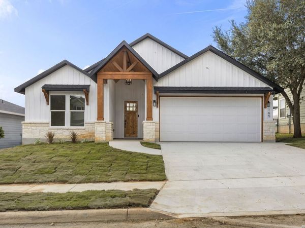 165 Whitewing Way, Floresville, TX 78114