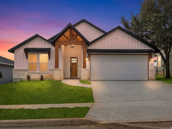 165 Whitewing Way, Floresville, TX 78114