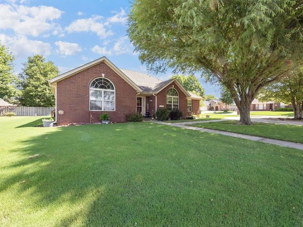 12024 Shark Lane, Farmington, AR 72730
