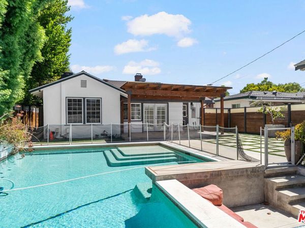 22417 Dolorosa Street, Woodland Hills, CA 91367