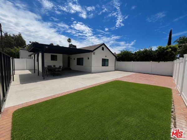 4852 Topanga Canyon Boulevard, Woodland Hills, CA 91364