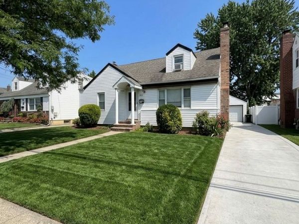 183 Manor Parkway , Bethpage, NY 11553