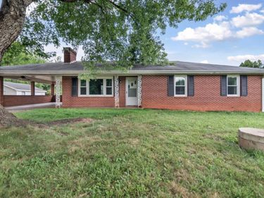 657 Swan Road, Pamplin, VA 23958