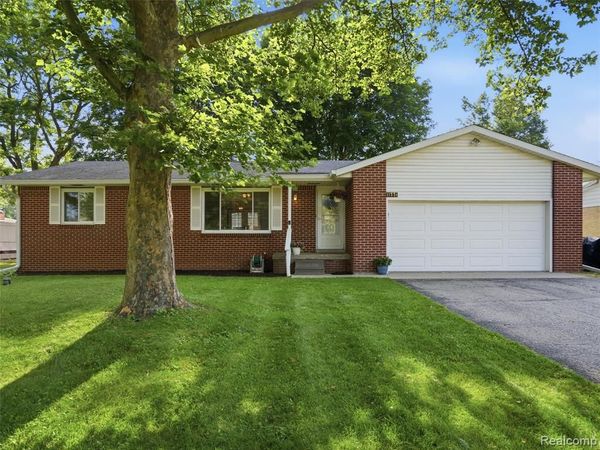11771 Lesia Drive, Green Oak Twp, MI 48189
